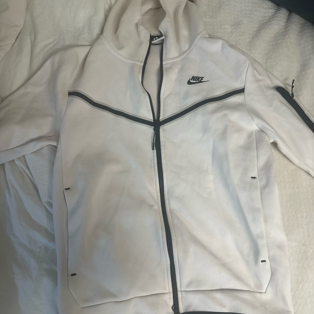 White tech fleece